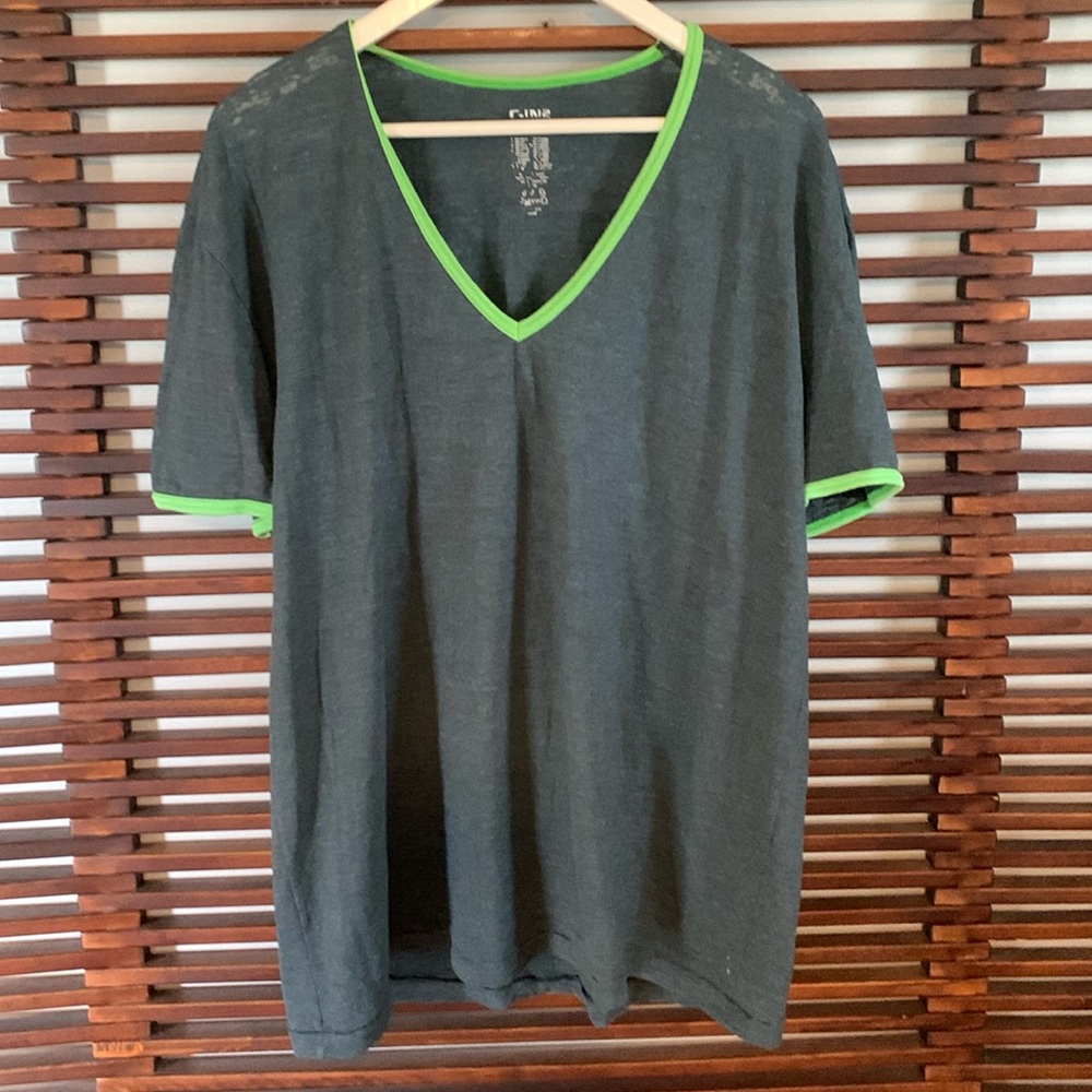 Athletic tee